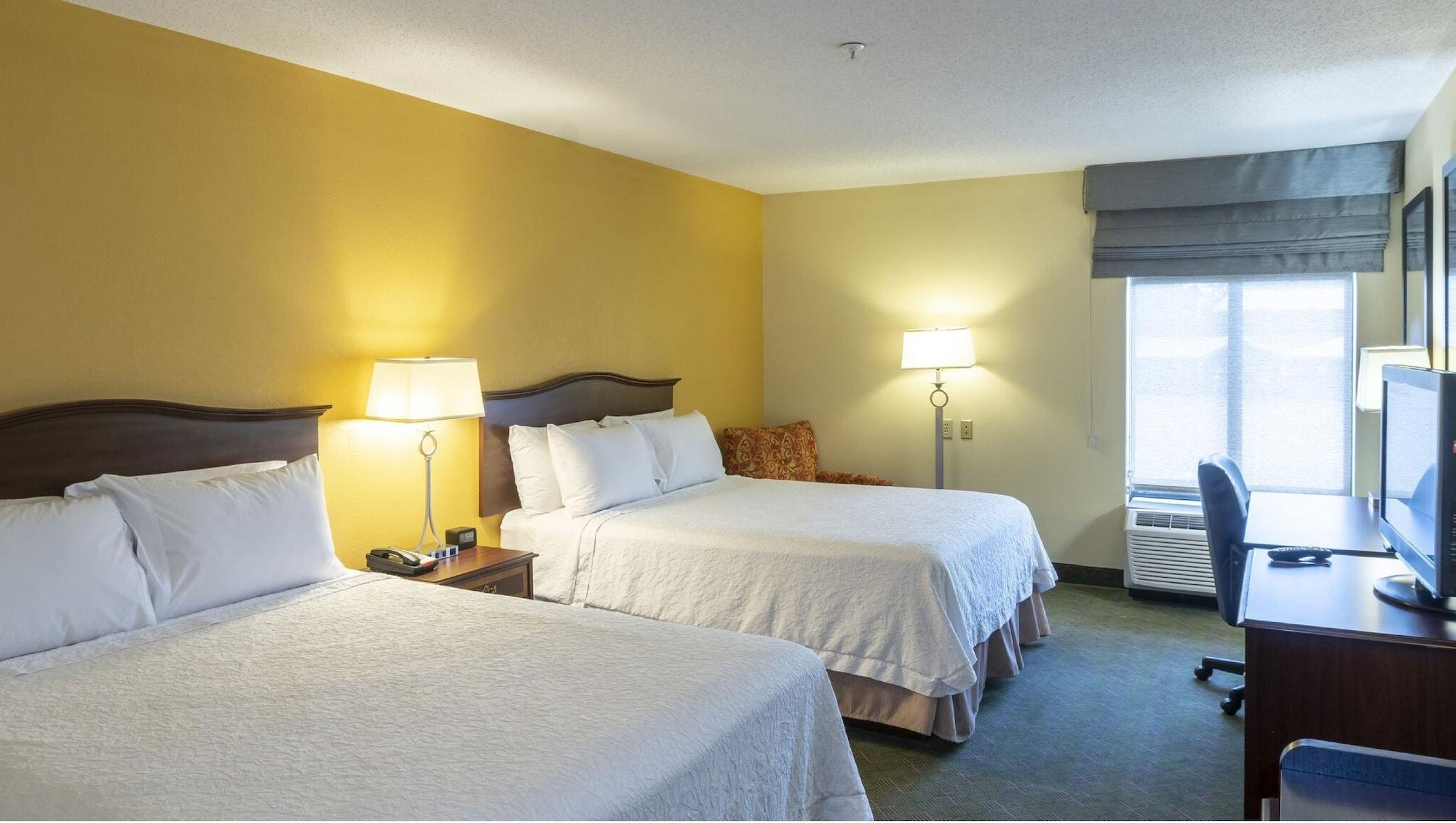 Hampton Inn Нью-Филадельфия Экстерьер фото