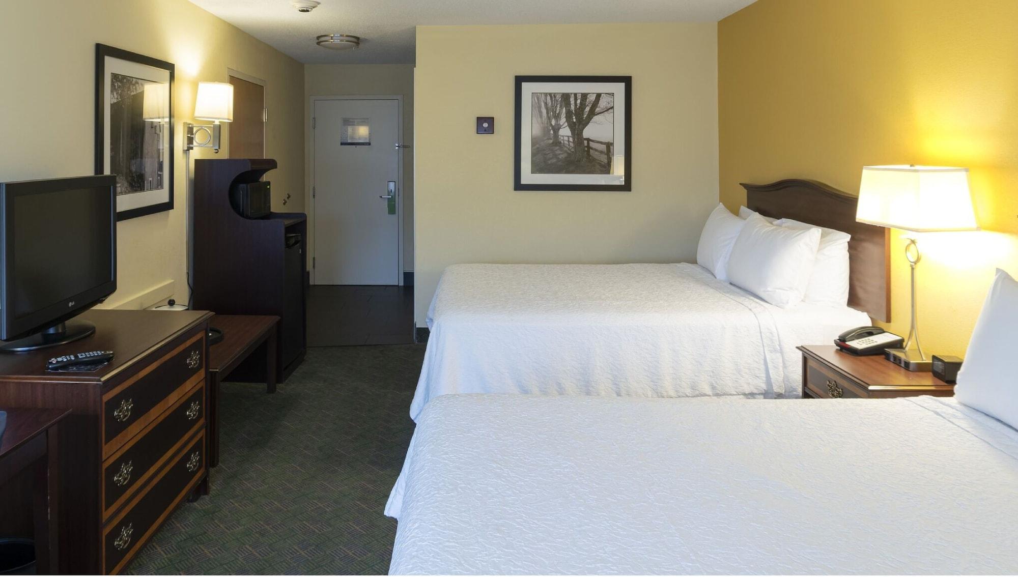 Hampton Inn Нью-Филадельфия Экстерьер фото