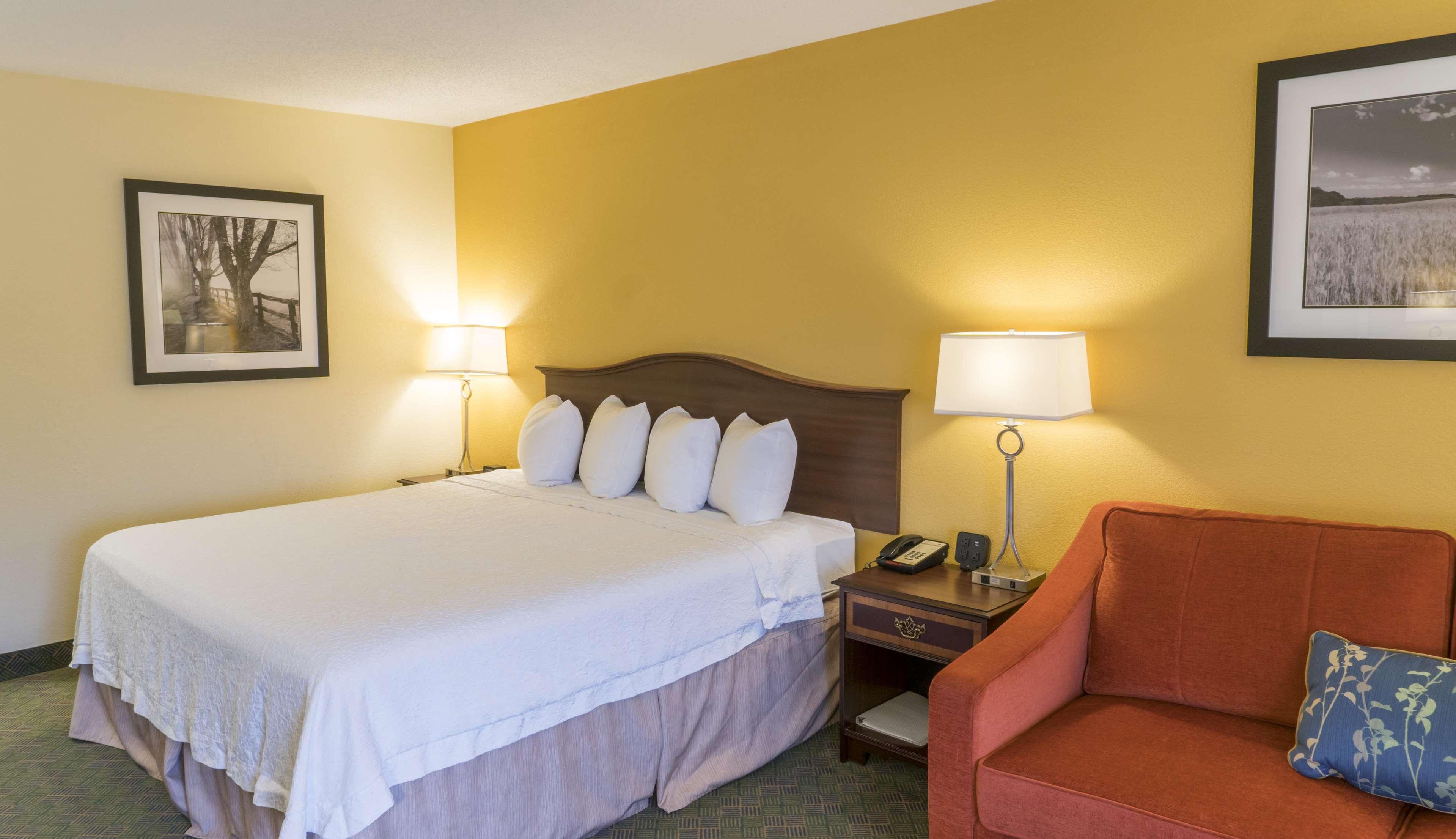 Hampton Inn Нью-Филадельфия Экстерьер фото