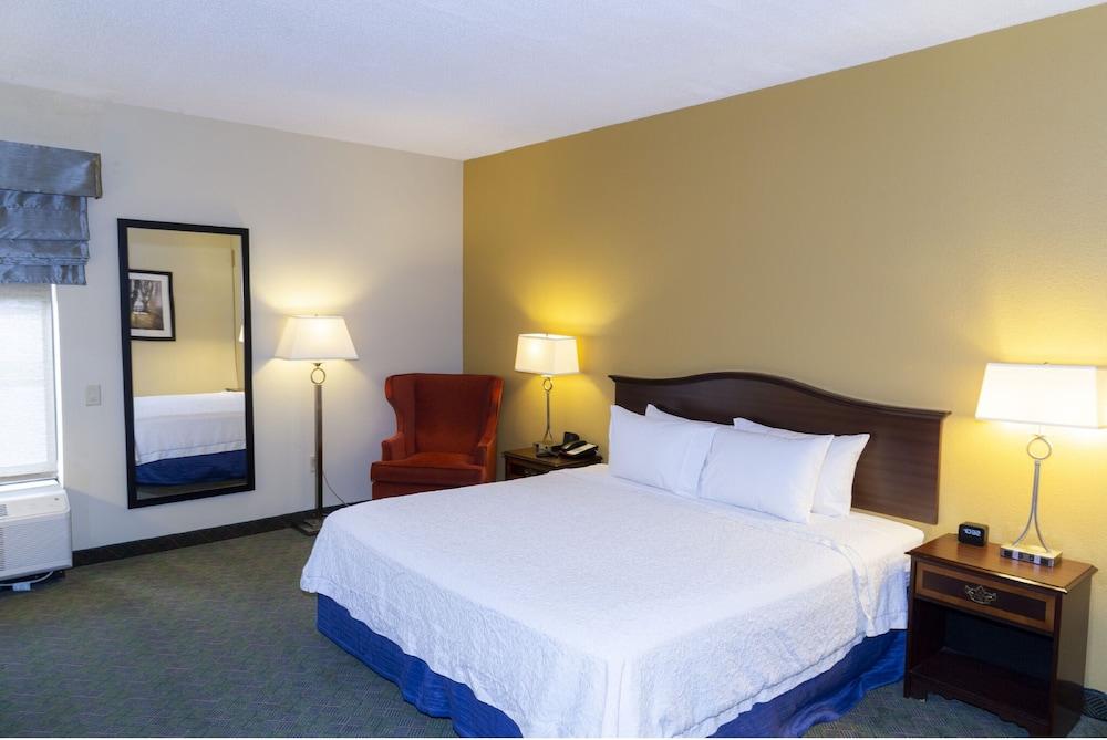 Hampton Inn Нью-Филадельфия Экстерьер фото
