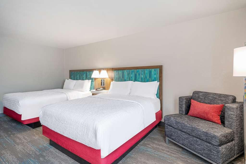 Hampton Inn Нью-Филадельфия Номер фото